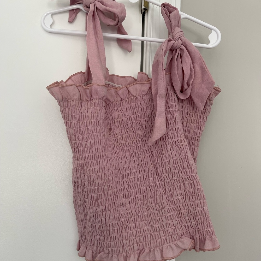 Adjustable bow tie top